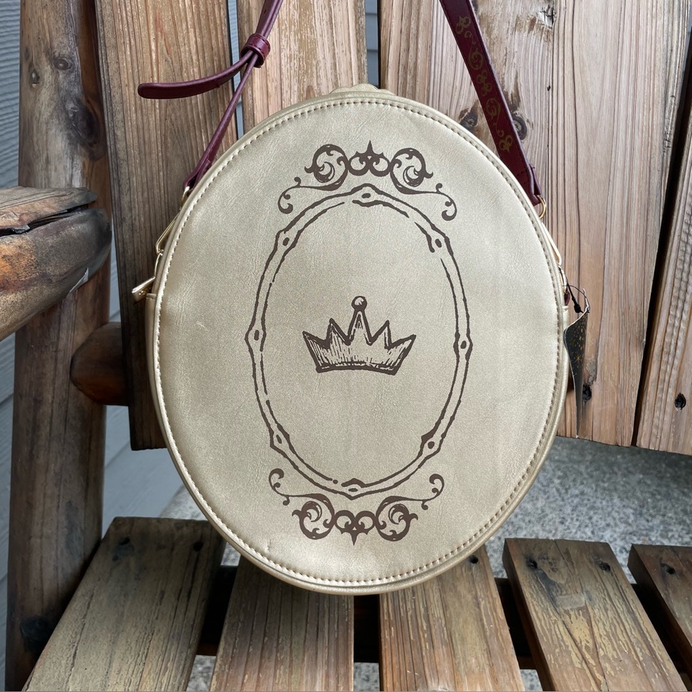 Disney Snow White Magic Mirror Crossbody Purse - 3-Way Lenticular Effect - Picture 12 of 16